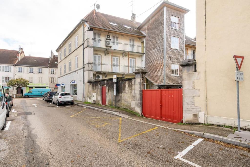 Superbe Appartement Avec Parking Gratuit Lons-le-Saunier Exterior foto