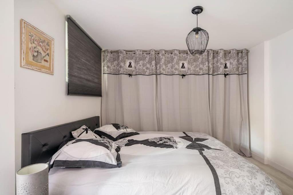 Superbe Appartement Avec Parking Gratuit Lons-le-Saunier Exterior foto