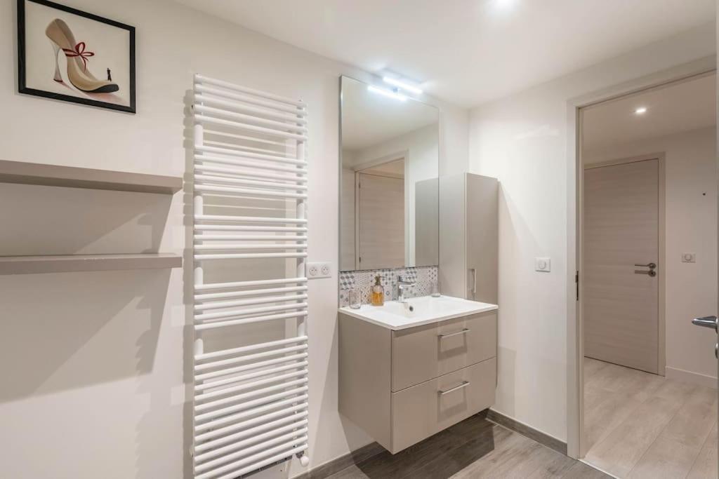 Superbe Appartement Avec Parking Gratuit Lons-le-Saunier Exterior foto