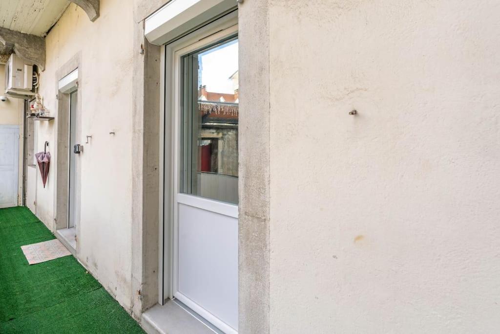 Superbe Appartement Avec Parking Gratuit Lons-le-Saunier Exterior foto